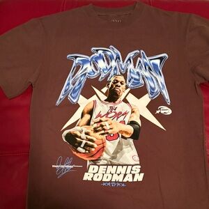 PacSun Brown Graphic Tee with Blue and White Design